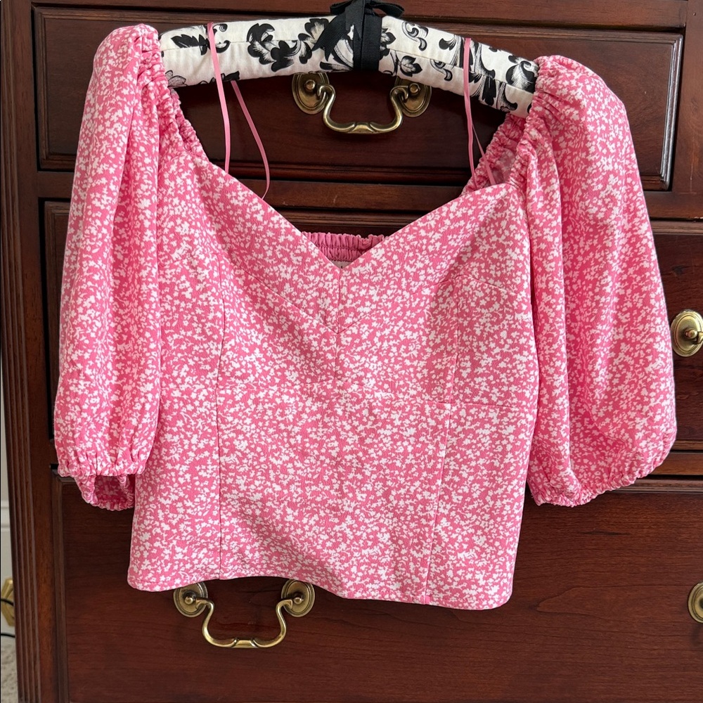 Abercrombie and Fitch Pink Floral Women’s crop top